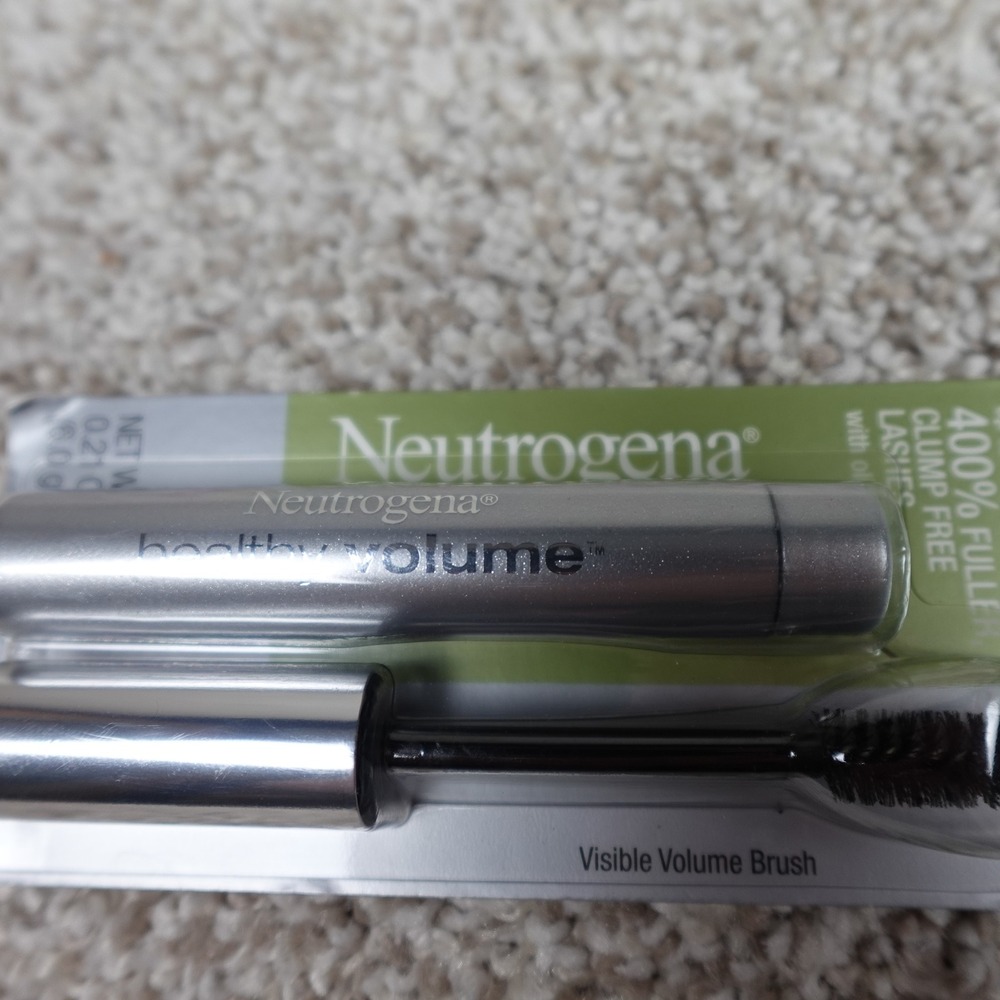 Neutrogena Healthy Volume Mascara Black 02 Volumizing Olive Oil Formula 0.21oz - Picture 2 of 3